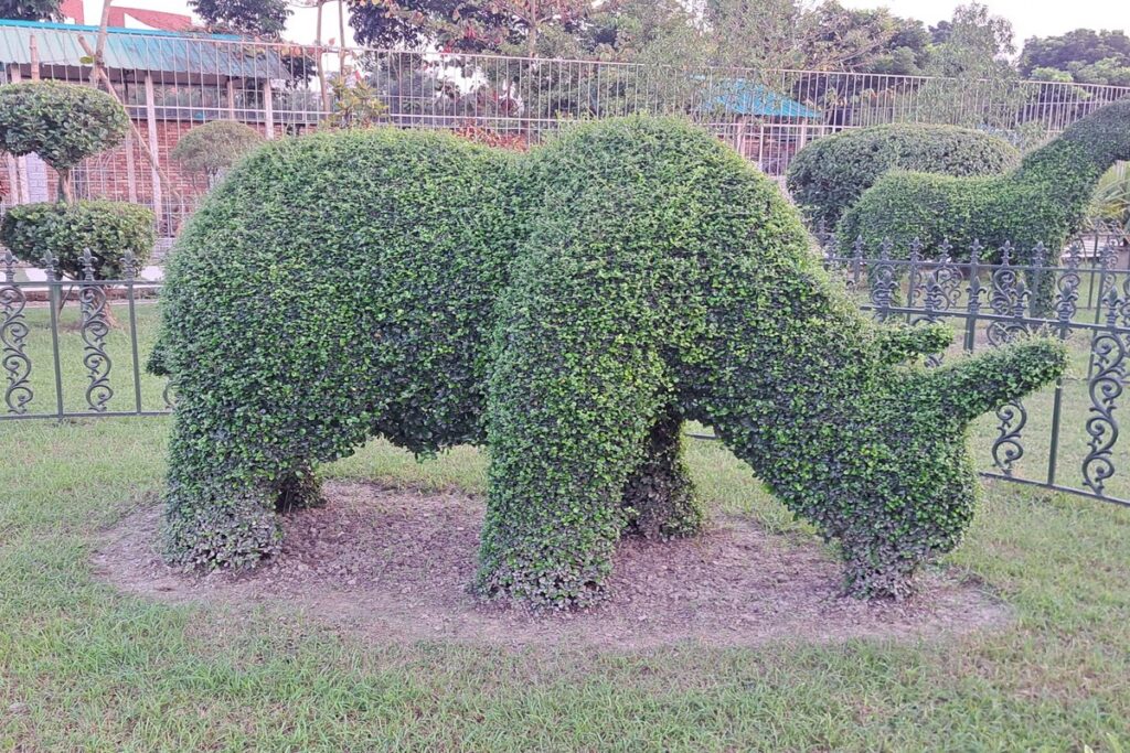 topiary-dream-forest-green-valley-park (2)
